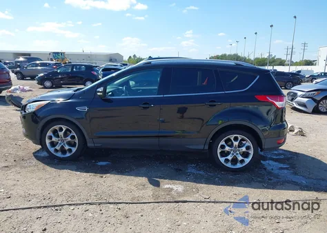2015 Ford Escape Titanium z USA, uszkodzony, nr VIN 1FMCU0J92FUC59150